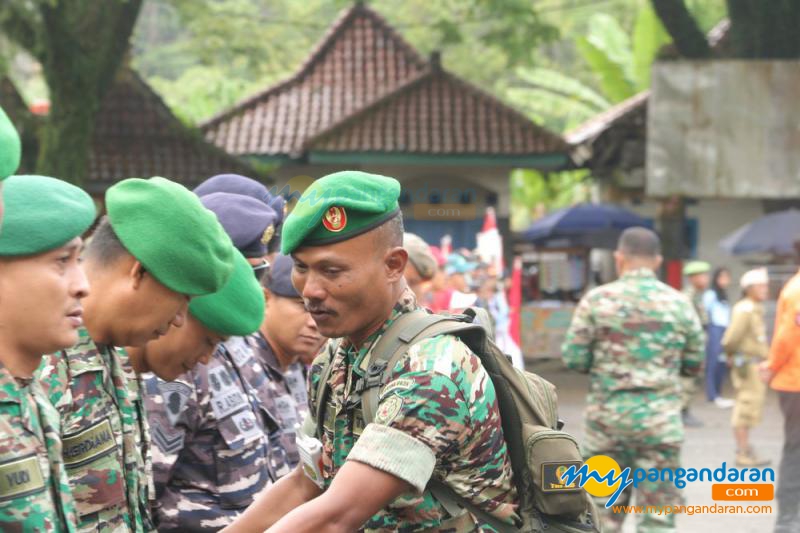 Kirab Bendera Merah Putih 1000 Meter di Batukaras Pangandaran