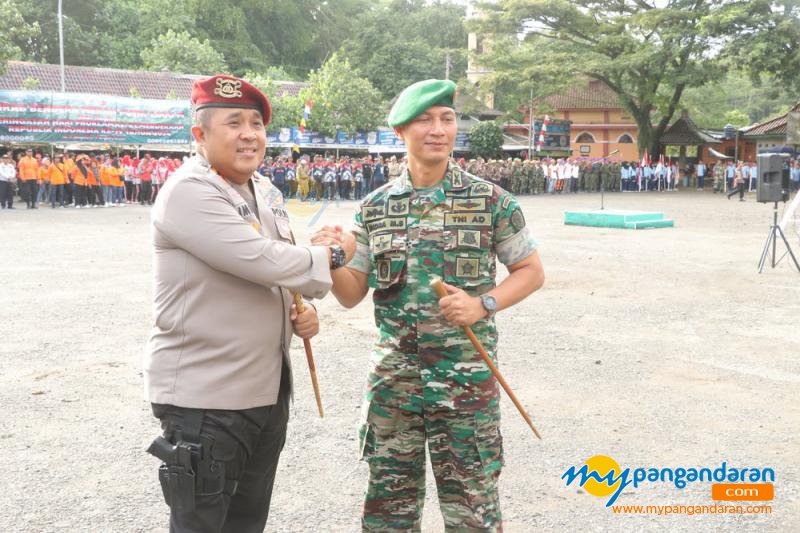 Kirab Bendera Merah Putih 1000 Meter di Batukaras Pangandaran