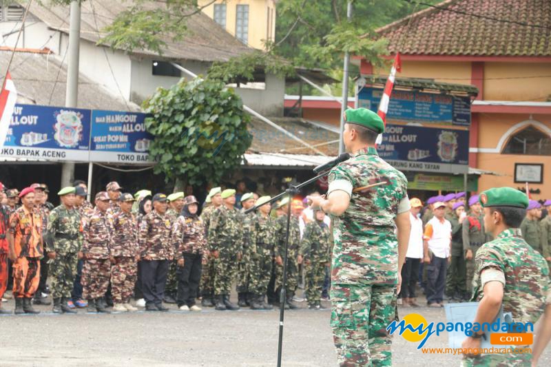 Kirab Bendera Merah Putih 1000 Meter di Batukaras Pangandaran