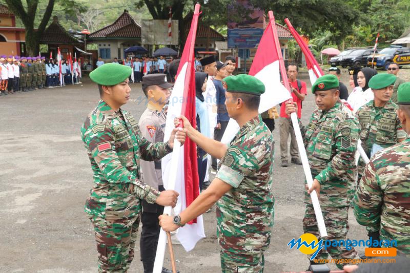 Kirab Bendera Merah Putih 1000 Meter di Batukaras Pangandaran