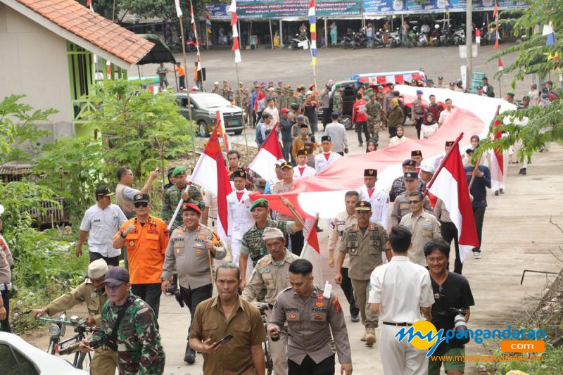 Kirab Bendera Merah Putih 1000 Meter di Batukaras Pangandaran