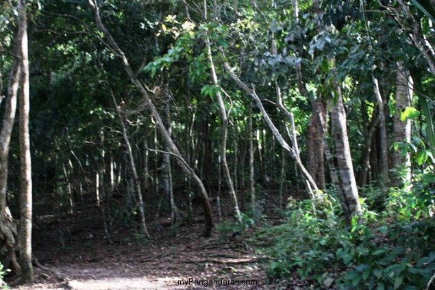 Menikmati Saat Sepi di Pantai Pangandaran