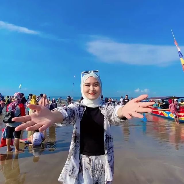 Hayuuuuuk Mantaaiii ❤
Cuung yang mau Holiday weekend-an di Pangandaran 👋
.
.
.
.
🔄 @viafitrinurfitria14 
📍Pantai Pangandaran
.
. 
. 
. 
#pangandaran #pangandaranbeach #explorepangandaran #pangandaranview #pangandaranhitz ...