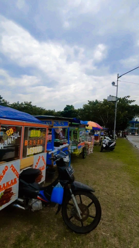 Rekomendasi Tempat Beli Takjil Hari Pertama Puasa
Bisa ke pelabuhan Cikidang           ...