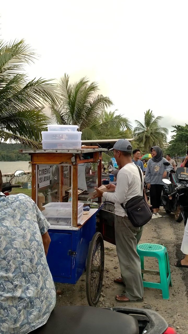 Berburu Takjil Buka Puasa Tinggal 