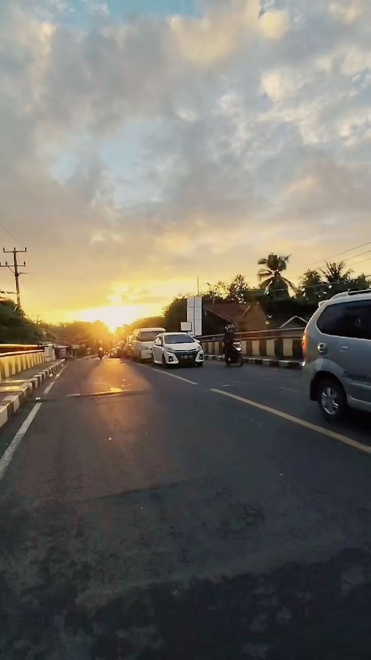 Jumat 12 April 2024
Mending Terjebak Macet atau terjebak masa lalu?
#pangandaran           ...