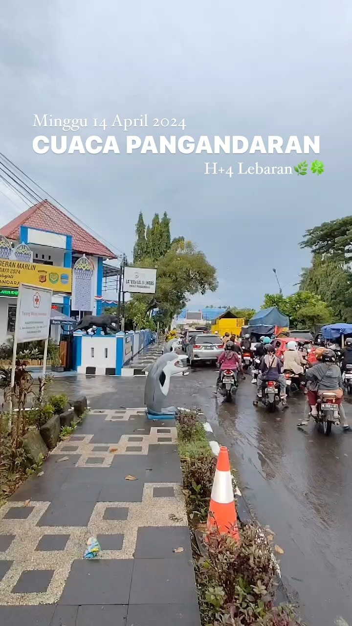 Bakalan Banyak Kenangan Daripada Genangan Air yaa☺️
Lebaran Tahun ini Bareng           ...