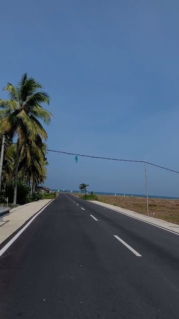 Jadi ini jalan menuju batu hiu lewat jalan baru
Waktu itu           ...