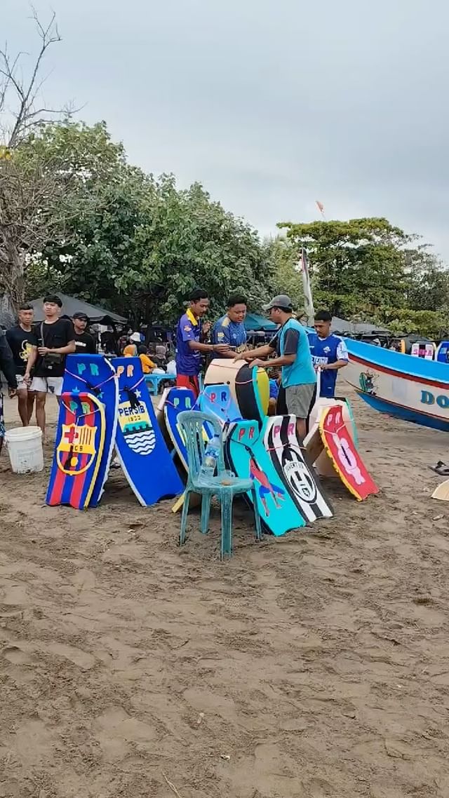 Jadi Ini Dia Kondisi Pantai Pangandaran
Minggu,9 Juni 2024
Semoga cuacanya hari           ...