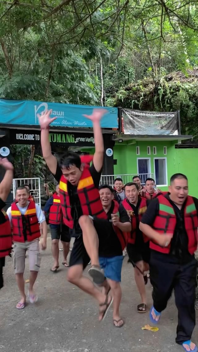 Citumang Se Candu Ini🫶🏻🤩
#pangandaran #pangandaranbeach #pangandaranhitz #pangandaranhits #citumangbodyrafting #citumangpangandaran #jawabaratbeautiful           ...