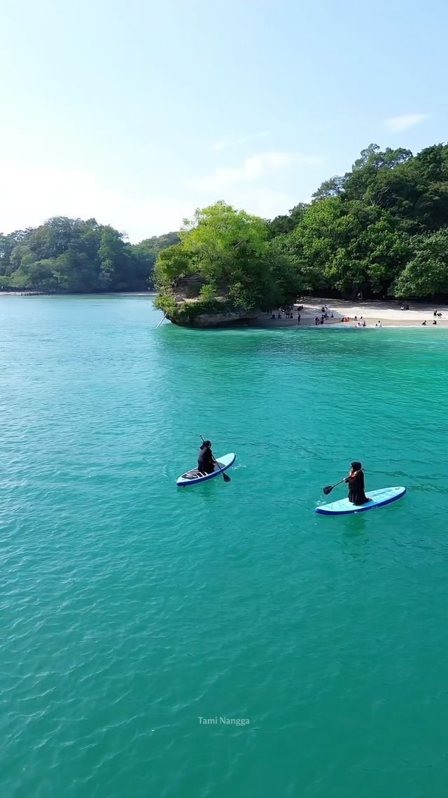 Kalo ke Pangandaran wajib cobain deh main paddle ke tengah           ...