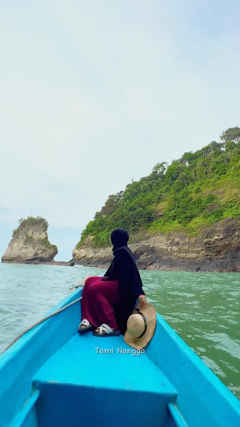 Ada yang sudah cobain Keliling Pantai Pangandaran, pakai perahu dari           ...