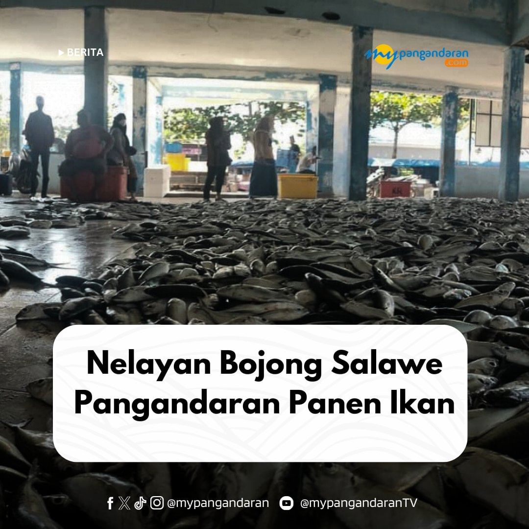 Nelayan di Bojong Salawe, Kecamatan Parigi, Kabupaten Pangandaran, tengah menikmati           ...