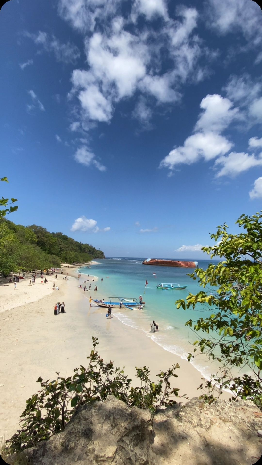 Pantai Pasir Putih dengan segala keindahannya,Lahi bagus bagus nya nih           ...