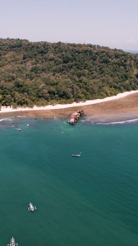 Finding wreck ship...🚢
.
.
.
#reels#reelsinstagram#fyp #fypシ #fypage #pangandaran #pangandaranbeach #beach #wreckship 
@pantai_pangandaran           ...