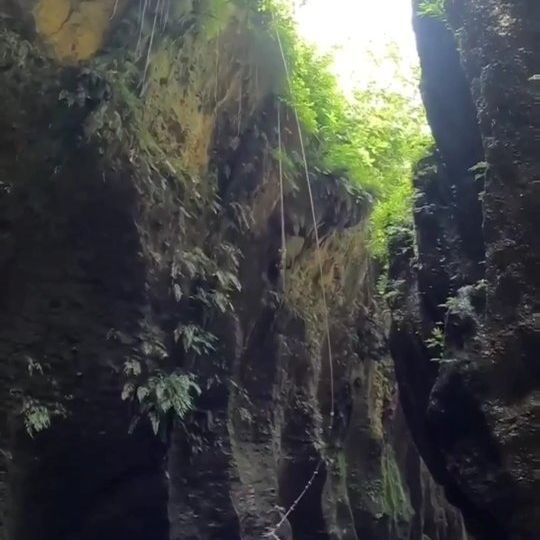 Pangandaran juga banyak tempat wonderful pokona mah banyak be, salah satunya aliran sungai ke Green Canyon ini ada 2 destinasi ...