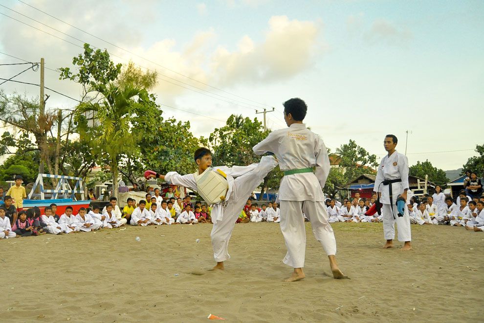 Memotret Latihan Bersama Bandung Karate Club Pangandaran