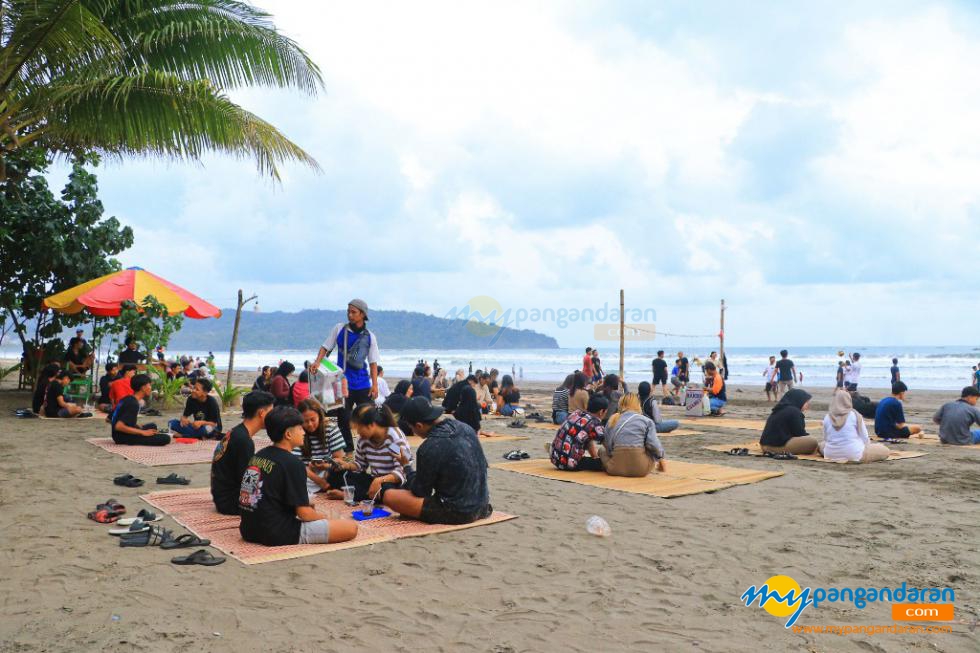 Menikmati Pantai Barat Pangandaran ala Anak Pantai