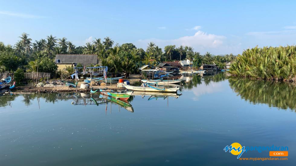 Pesona Sungai Cikidang Pangandaran 