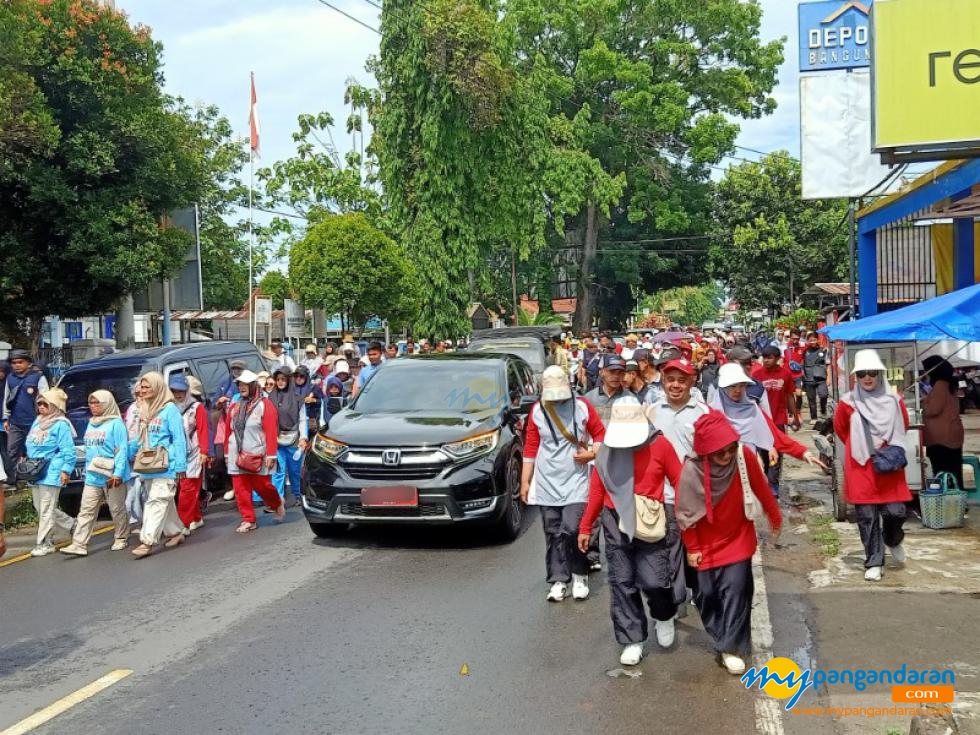 Potret Jalan Sehat Peringati HUT ke-79 PGRI Kab Pangandaran 