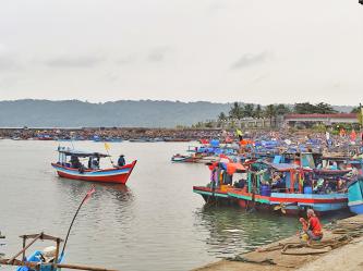 Potret Kapal Nelayan Berlabuh di Pelabuhan Cikidang