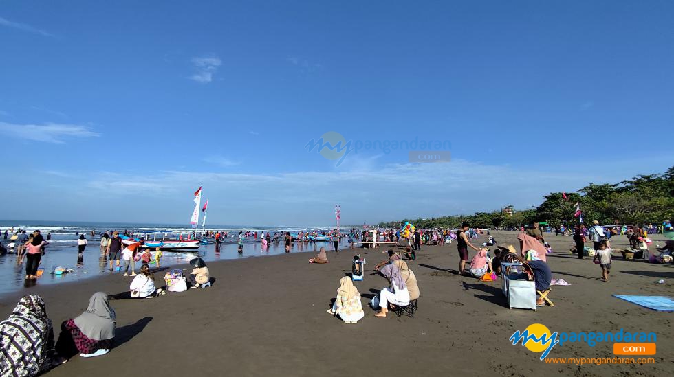 Potret Liburan Semester di Pantai Pangandaran