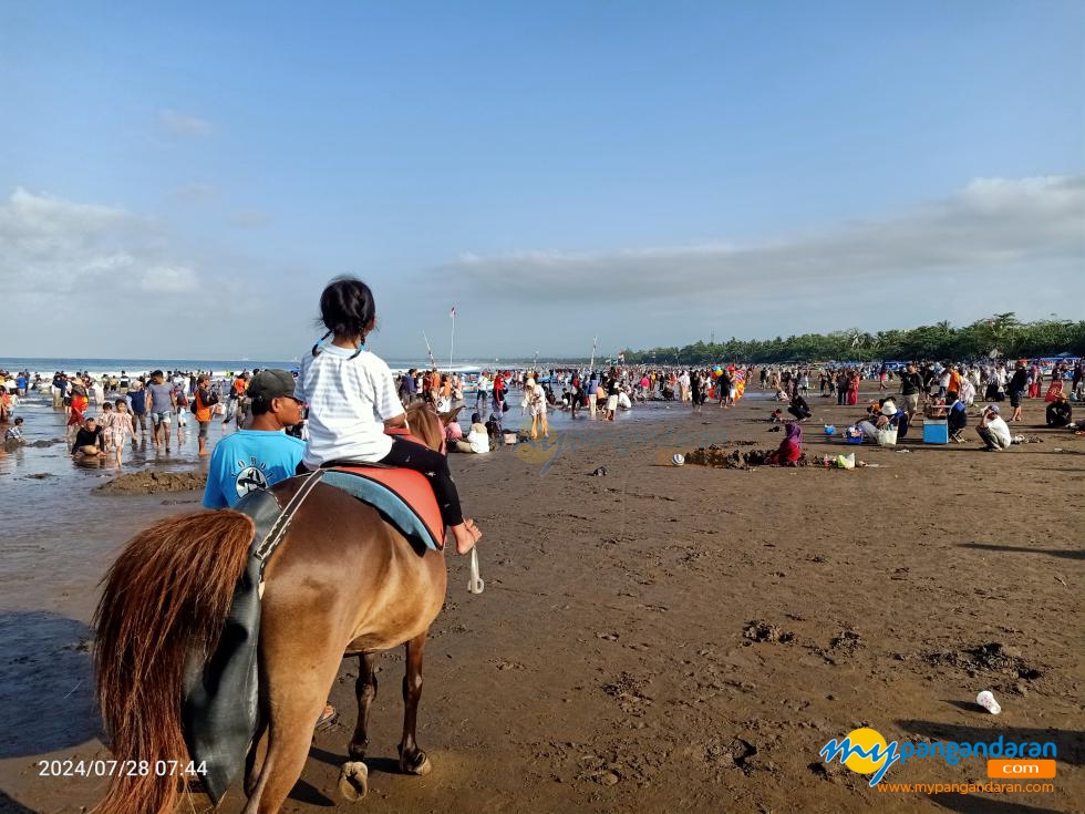 Potret Pantai Barat Pangandaran: Minggu, 28 Juli 2024