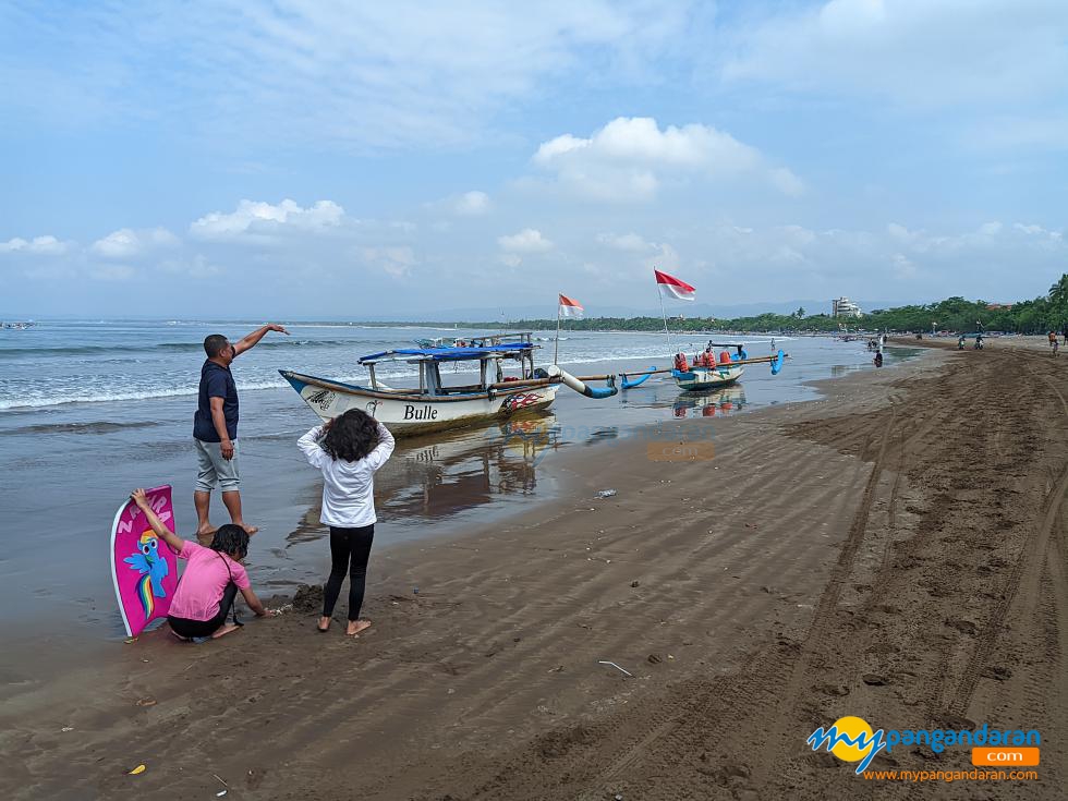 Potret Pantai Barat Pangandaran saat Weekday 