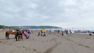 Potret Pantai Barat Pangandaran Sabtu, 7 Desember 2024