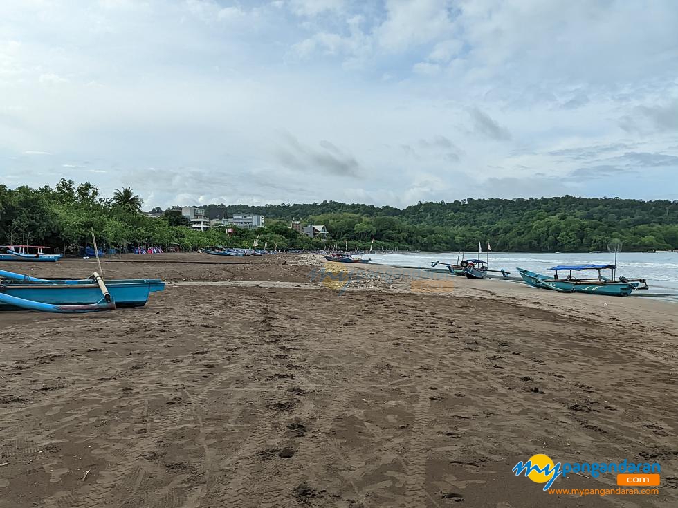 Potret Suasana Pantai Barat Pangandaran H-1 Pilkada Serentak 2024