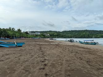 Potret Suasana Pantai Barat Pangandaran H-1 Pilkada Serentak 2024