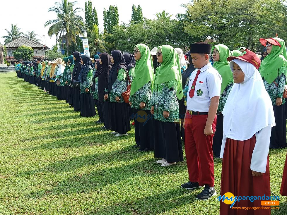 Potret Upacara Peringatan Hari Guru Nasional di Pangandaran